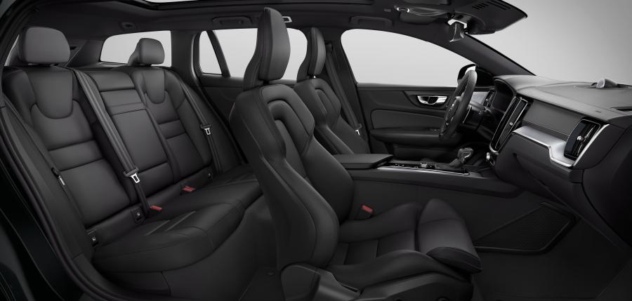 Интерьер Volvo V60 T6 R-Design 2018 года  (WW) (фото 2 из 17)